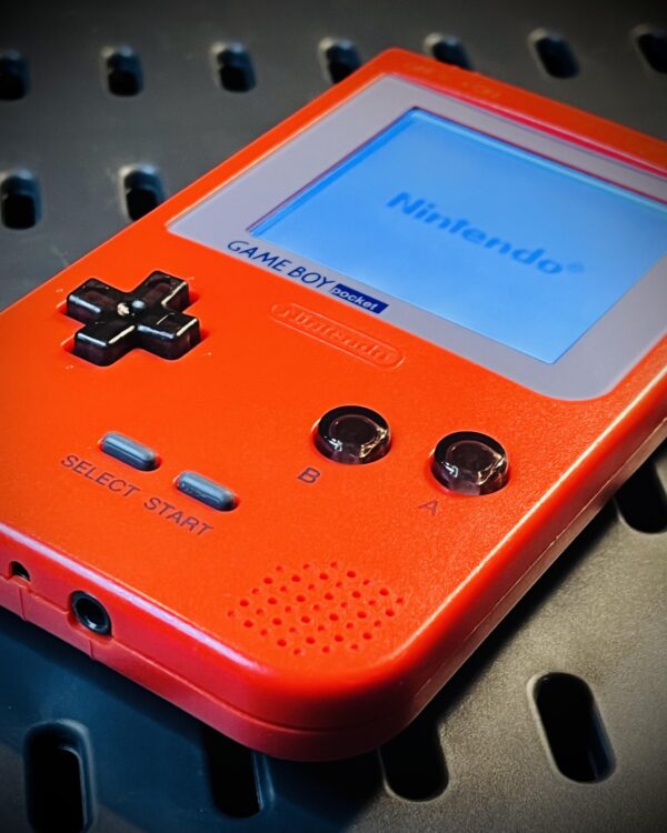 2so20g209z5a1 Nintendo Game Boy Pocket Red Backlight Mod – Piros retro konzol háttérvilágítással (használt)