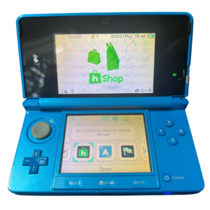 Nintendo 3ds light blue Nintendo 3DS Light Blue – világoskék alapgép + 16 GB SD kártya + Ajándék játékok (használt)